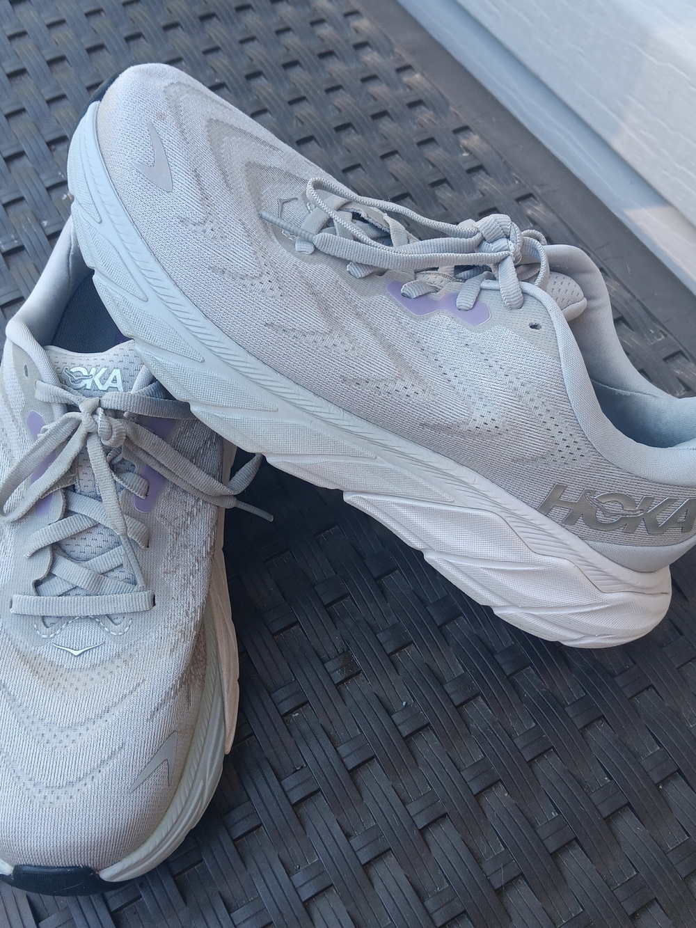 HOKA ARAHI 6 Light Gray Running Sneakers